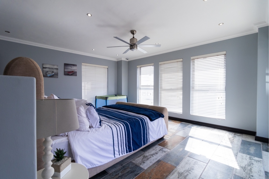 4 Bedroom Property for Sale in Calypso Beach Western Cape